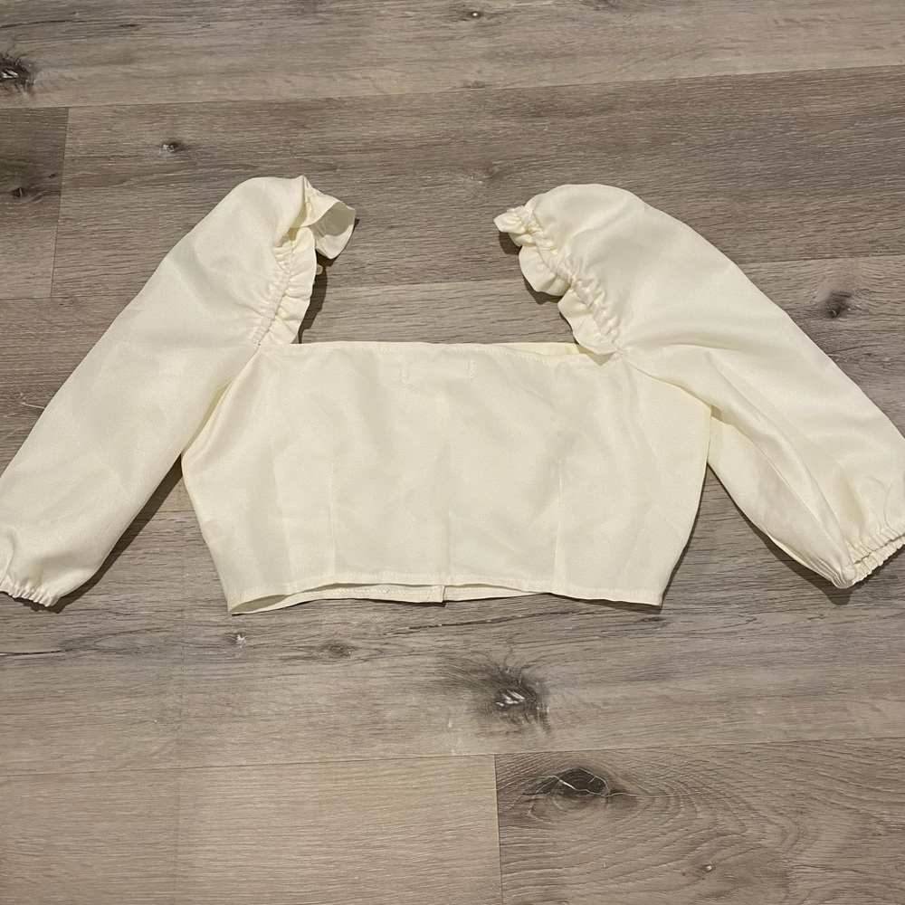 Misguided Cream Puff Sleeve Crop Top - Picture 3 of 3